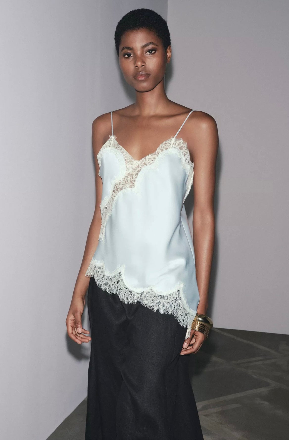 Top de Alça com Renda Acetinada – Éclat