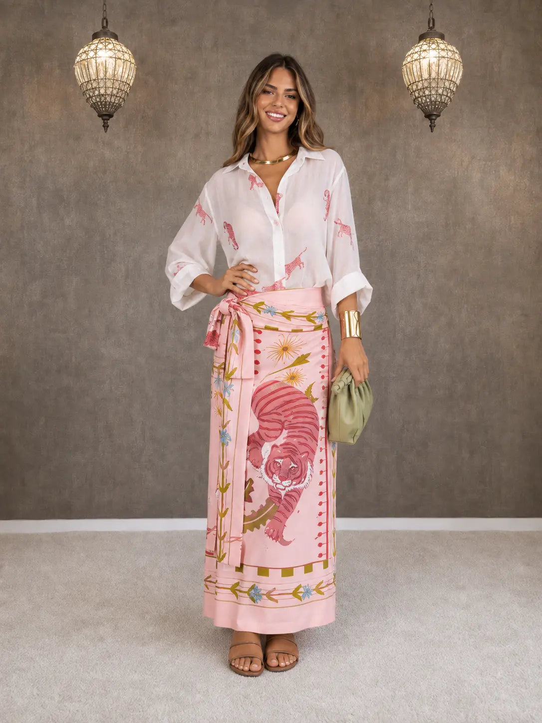 Conjunto Feminino Rosa com Estampa de Tigre Camisa e Saia Longa — Jaipur