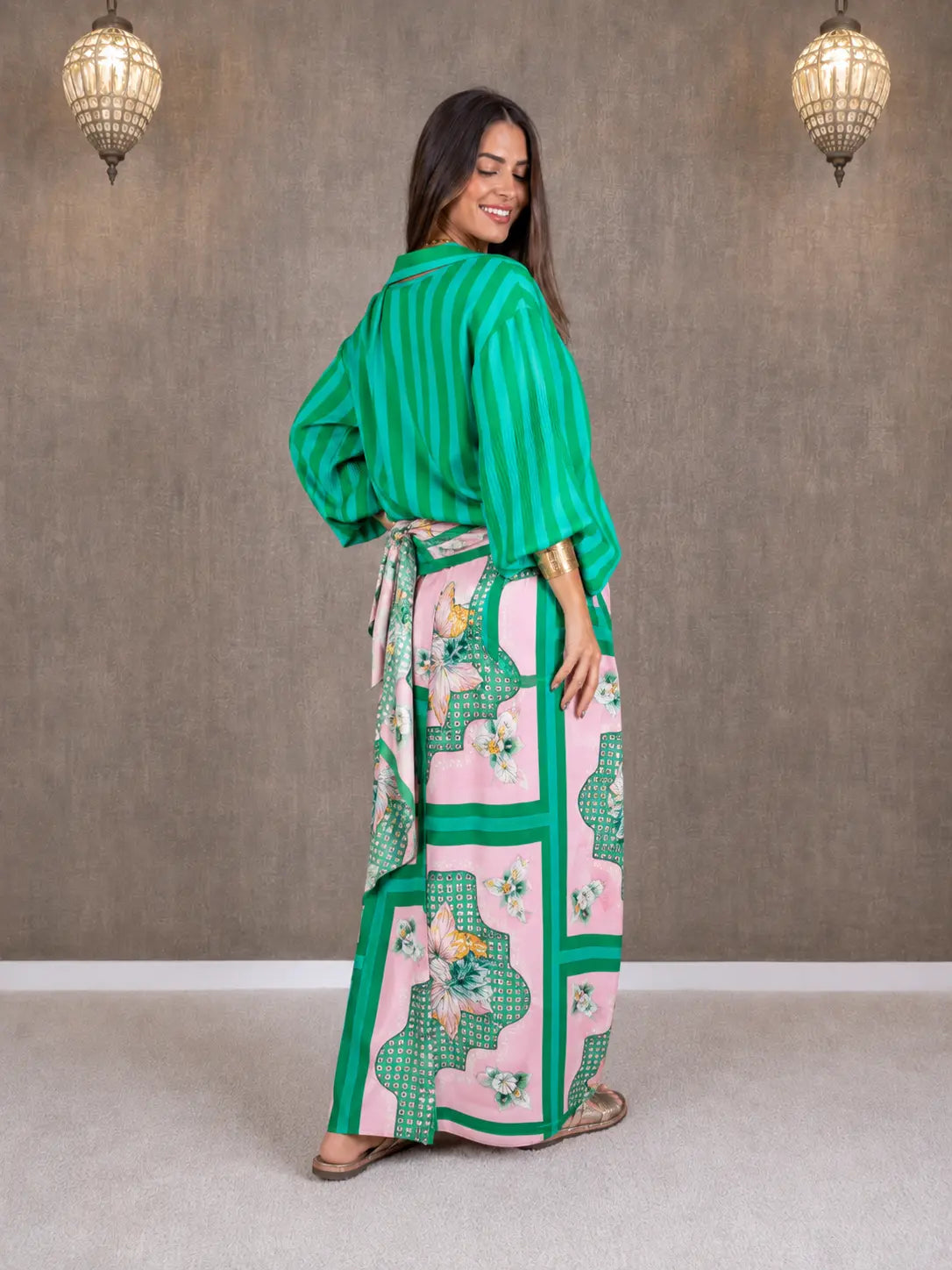 Conjunto Feminino Rosa com Estampa de Tigre Camisa e Saia Longa — Jaipur