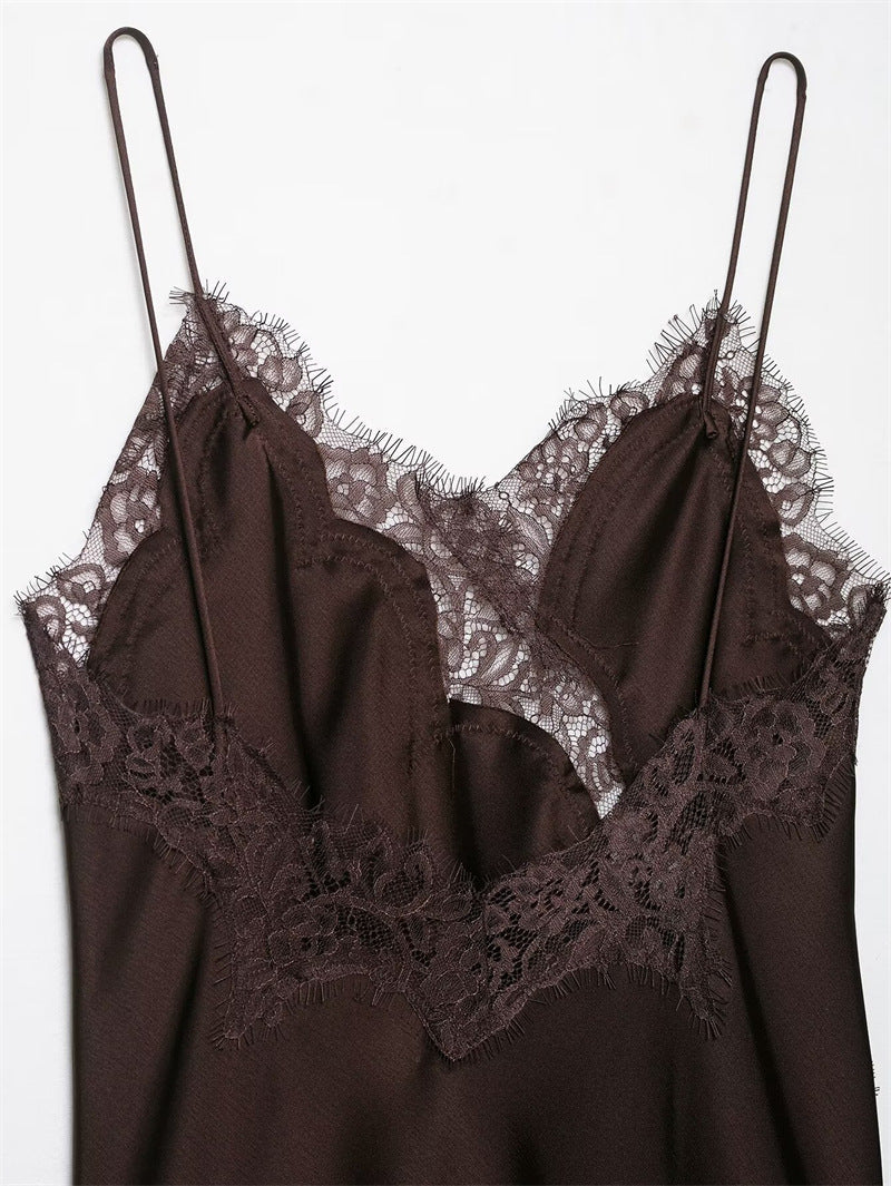 Vestido Curto Acetinado com Renda - Bruné