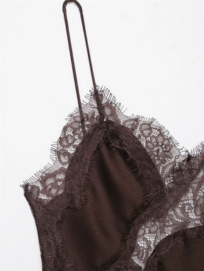 Vestido Curto Acetinado com Renda - Bruné