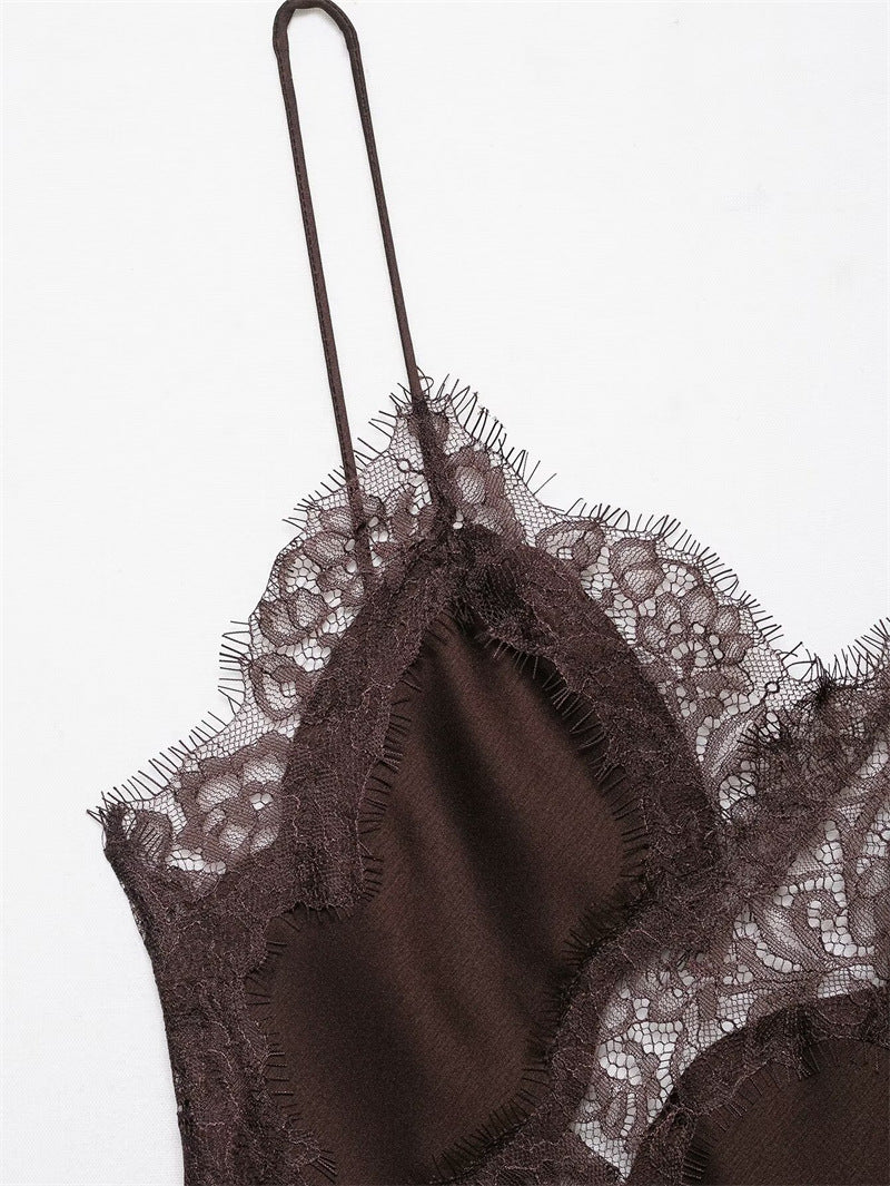 Vestido Curto Acetinado com Renda - Bruné