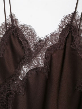 Vestido Curto Acetinado com Renda - Bruné