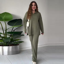 Conjunto de Suéter com Gola e Calça Caneladas em Algodão