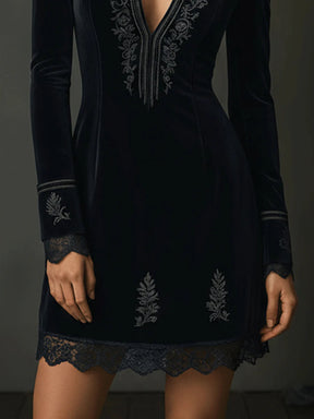 Vestido Feminino Curto Retrô de Veludo com Renda Bordada – Ravena