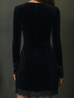 Vestido Feminino Curto Retrô de Veludo com Renda Bordada – Ravena