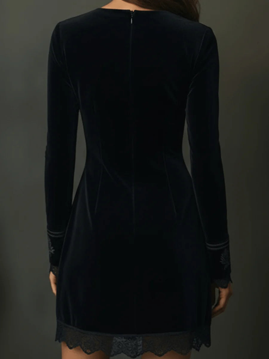 Vestido Feminino Curto Retrô de Veludo com Renda Bordada – Ravena