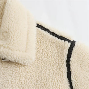 Jaqueta Feminina Peluciada Teddy com Detalhes em Couro – Oslo