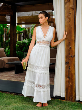 Vestido Longo com Decote em V e Acabamento em Renda