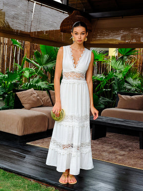 Vestido Longo com Decote em V e Acabamento em Renda