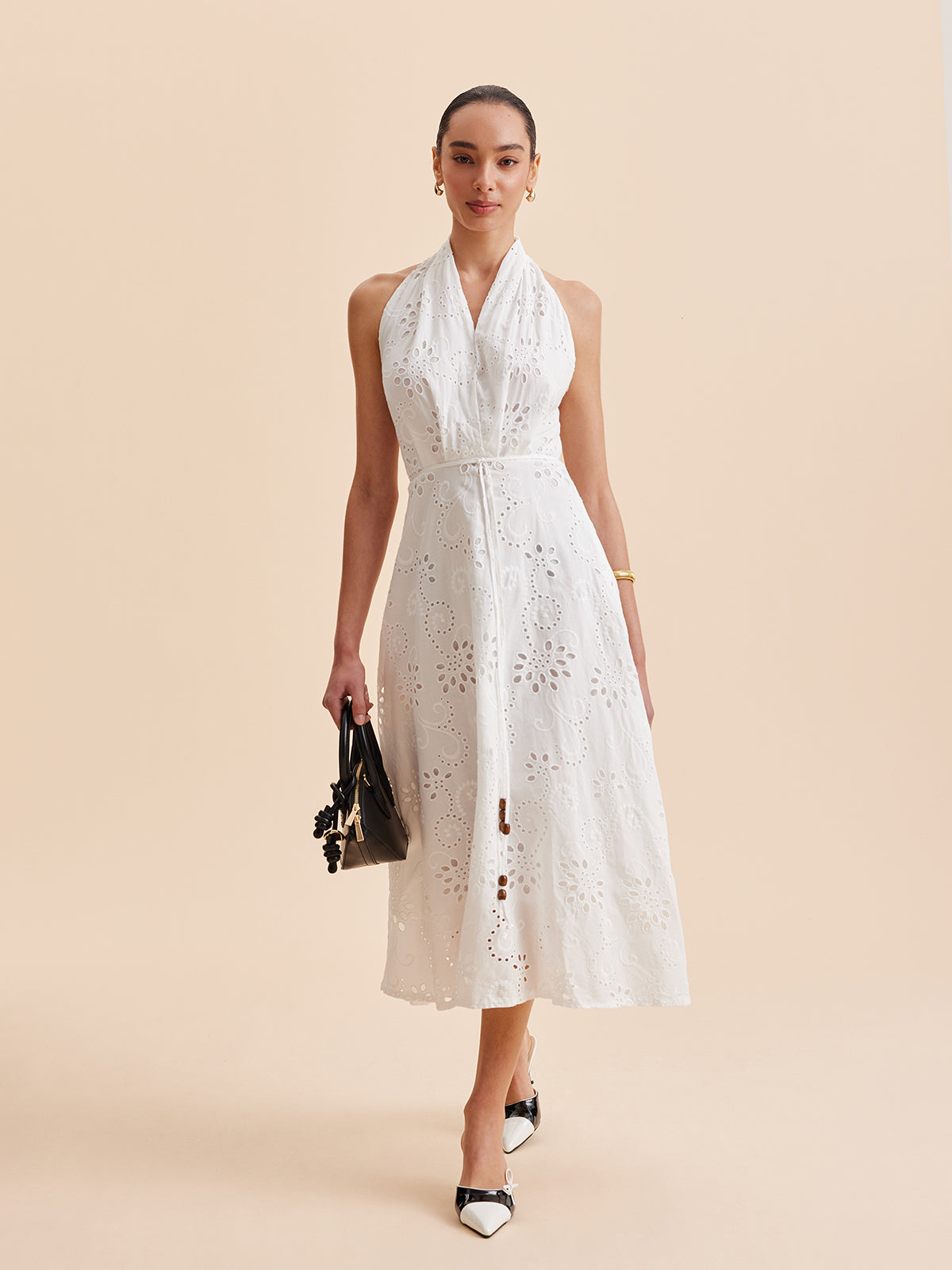 Vestido Midi com Decote Halter e Cinto e Ilhós