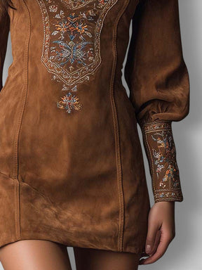 Vestido Feminino Curto Boho de Camurça com Bordado Floral – Marrakesh