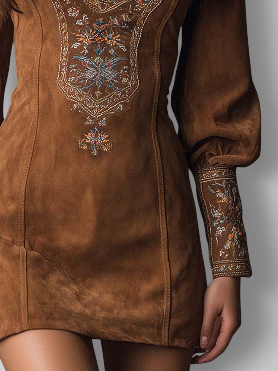 Vestido Feminino Curto Boho de Camurça com Bordado Floral – Marrakesh