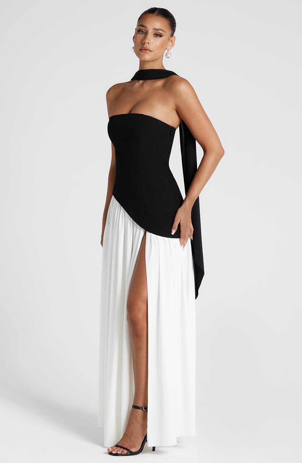 Vestido Feminino Longo Tomara que Caia com Gola Choker e Fenda – Chianti