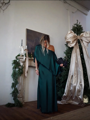 Vestido Feminino Longo de Cetim Ombro Caído com Manga Ampla – Firenze