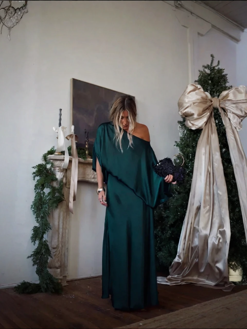 Vestido Feminino Longo de Cetim Ombro Caído com Manga Ampla – Firenze