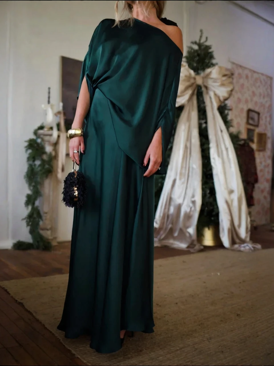 Vestido Feminino Longo de Cetim Ombro Caído com Manga Ampla – Firenze